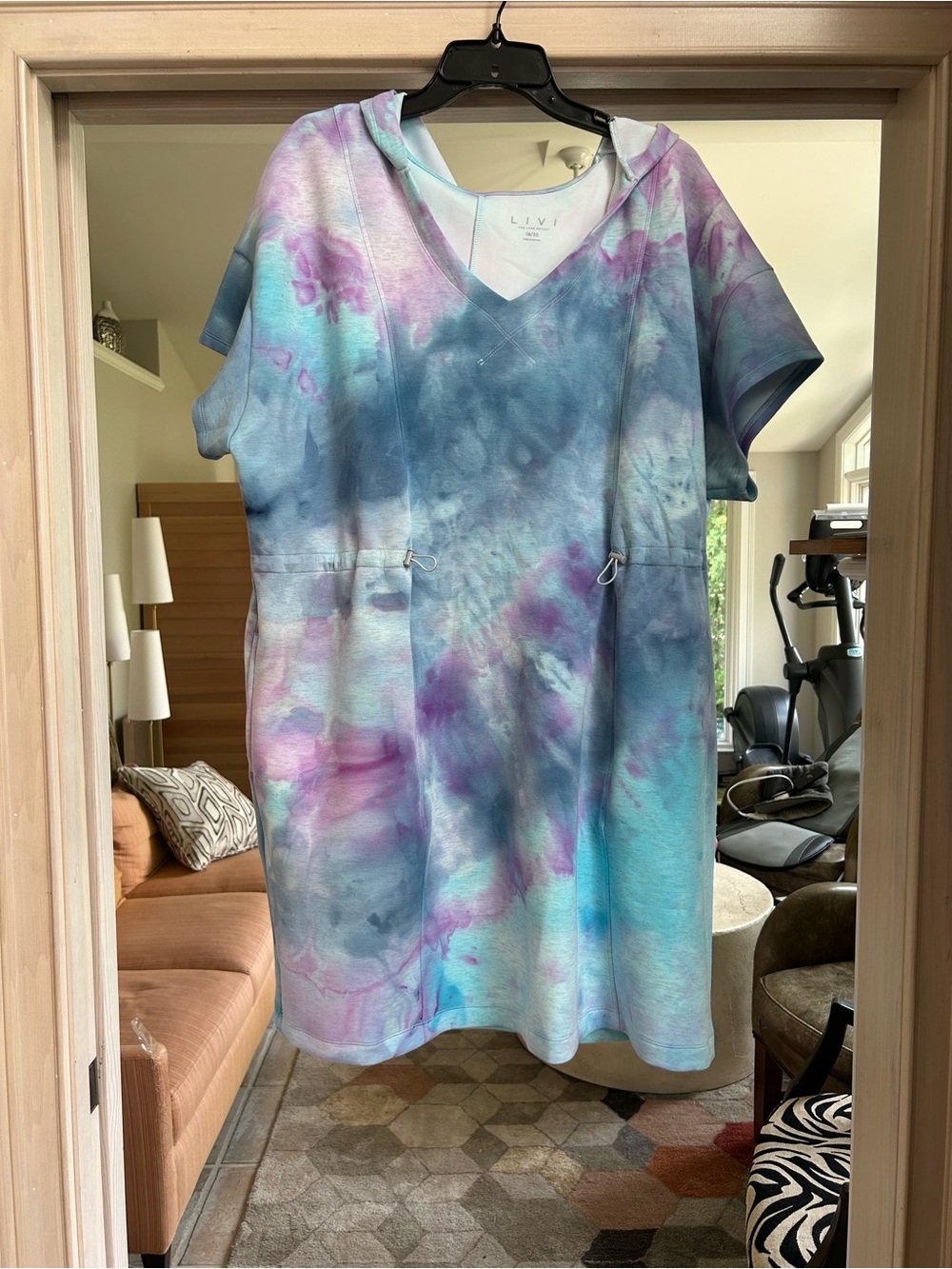 Livi Active Tie-Dye Hooded V-Neck Tunic in Blue, Purple & Aqua